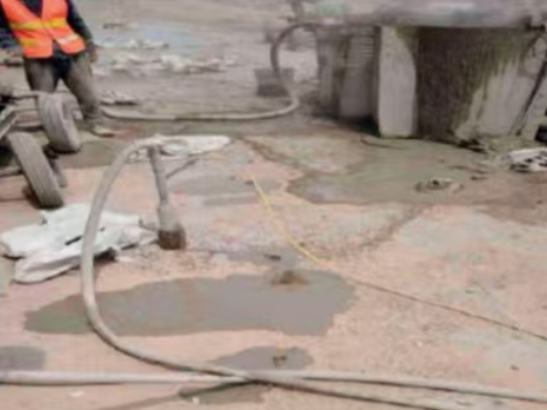 建阳水泥混凝土路面板底注浆技术 路面脱空注浆整治方案